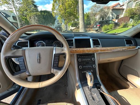 Used 2009 Lincoln MKS AWD image 2