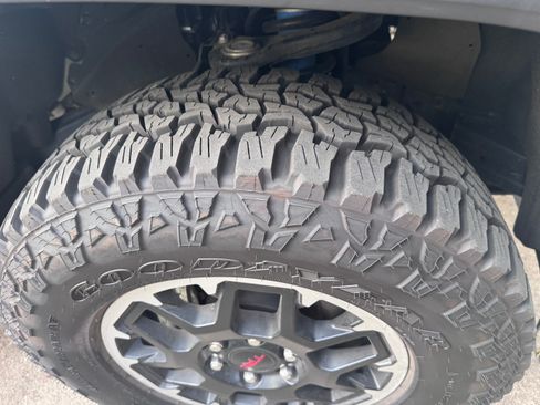 Used 2025 Toyota Tacoma TRD Off-Road AWD/4WD image 6