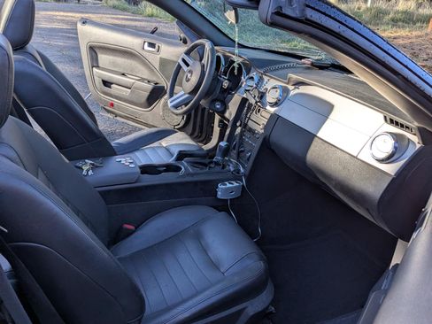 Used 2005 Ford Mustang GT Premium image 8