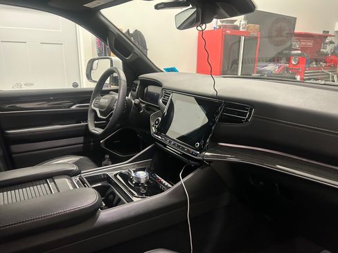 Used 2022 Jeep Wagoneer Series II image 4