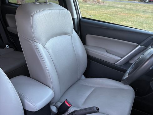 Used 2016 Subaru Forester 2.5i Touring w/ Eyesight & Navigation System image 16