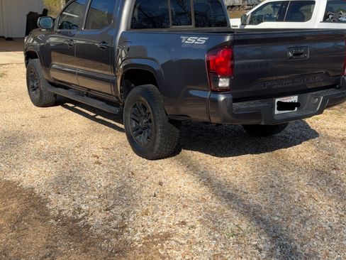 Used 2020 Toyota Tacoma SR image 16