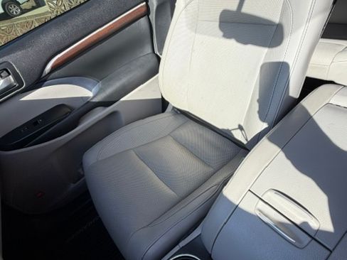 Used 2015 Toyota Highlander Limited FWD image 5