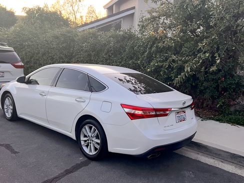 Used 2013 Toyota Avalon XLE image 2