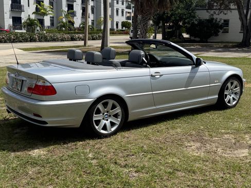 Used 2003 BMW 325Ci Convertible image 12
