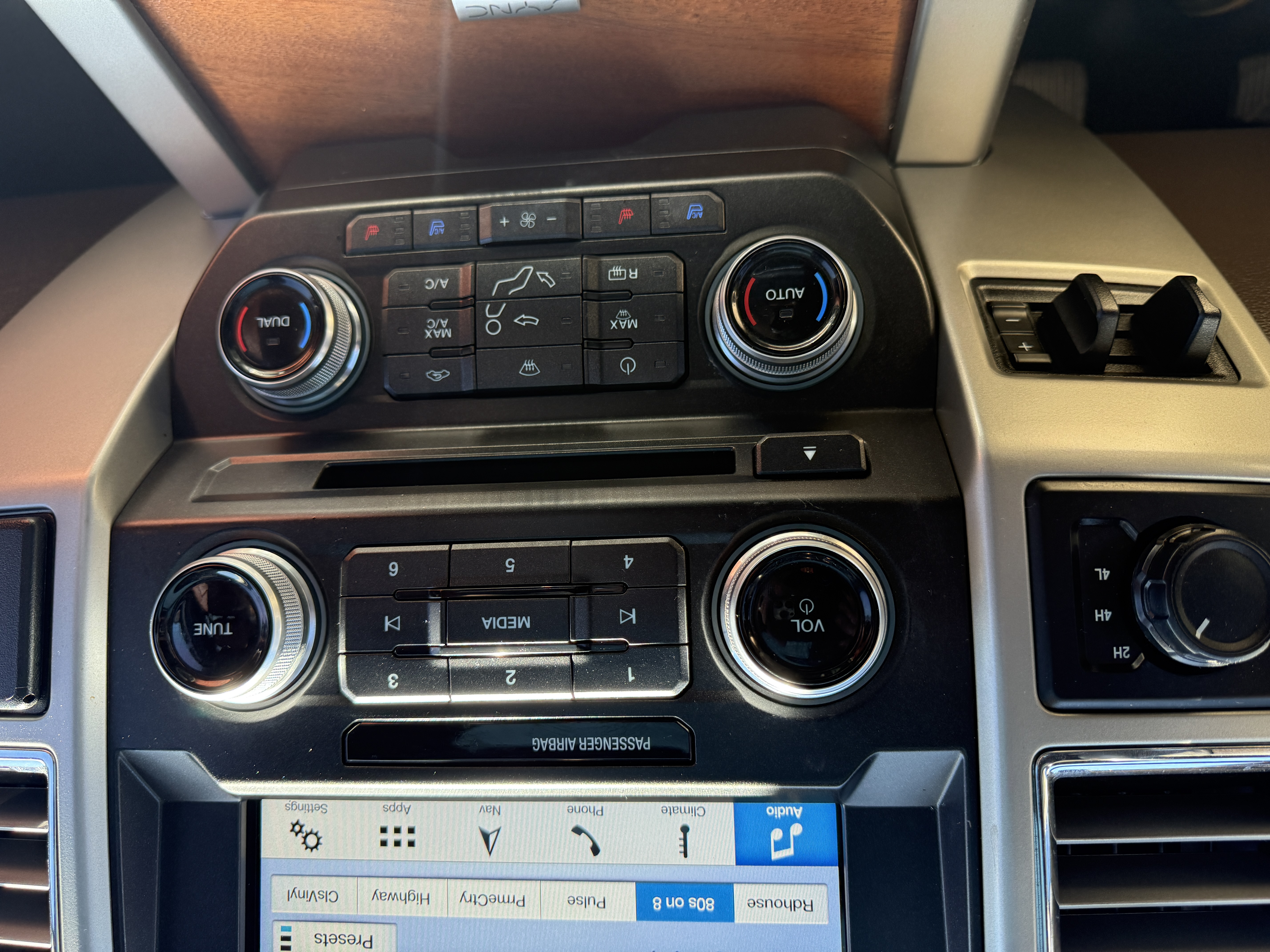 Used 2018 Ford F350 King Ranch w/ King Ranch Ultimate Package AWD/4WD image 20