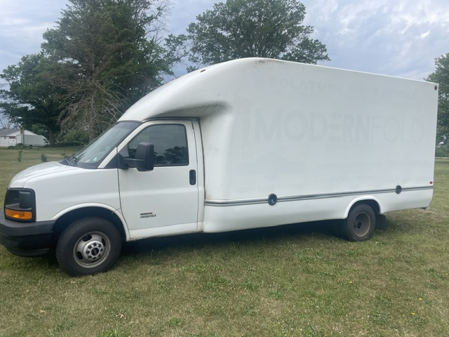 Used 2016 GMC Savana 4500 RWD image 1