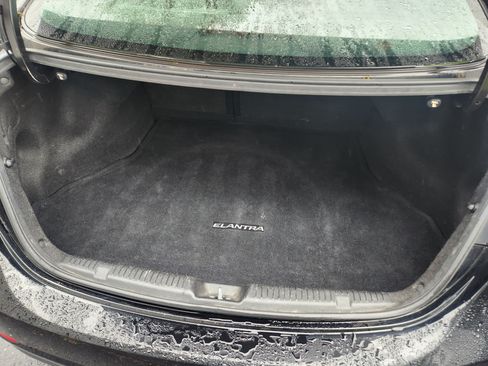 Used 2014 Hyundai Elantra SE w/ Option Group 02 FWD image 22