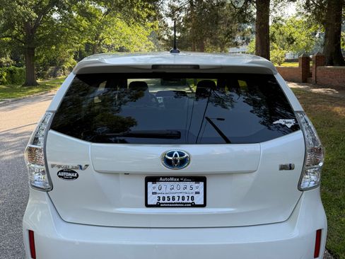 Used 2012 Toyota Prius V Two image 2