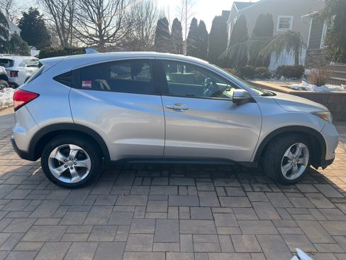 Used 2016 Honda HR-V EX image 9