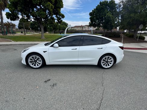 Used 2023 Tesla Model 3 Standard Range image 9
