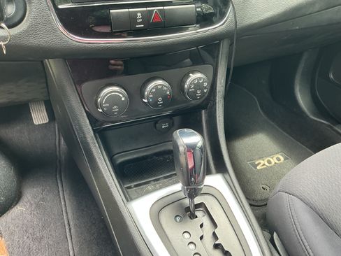 Used 2013 Chrysler 200 Touring FWD image 8