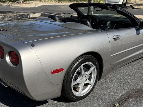 Used 2000 Chevrolet Corvette Convertible w/ Memory Pkg image 10
