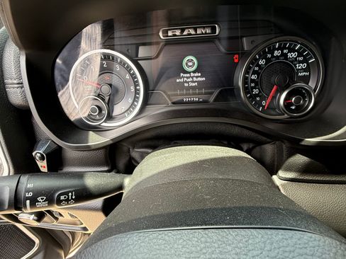 Used 2019 RAM 1500 Laramie AWD/4WD image 15