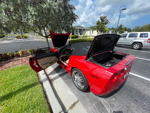 Used 2006 Chevrolet Corvette Convertible w/ Preferred Equipment Group RWD image 17