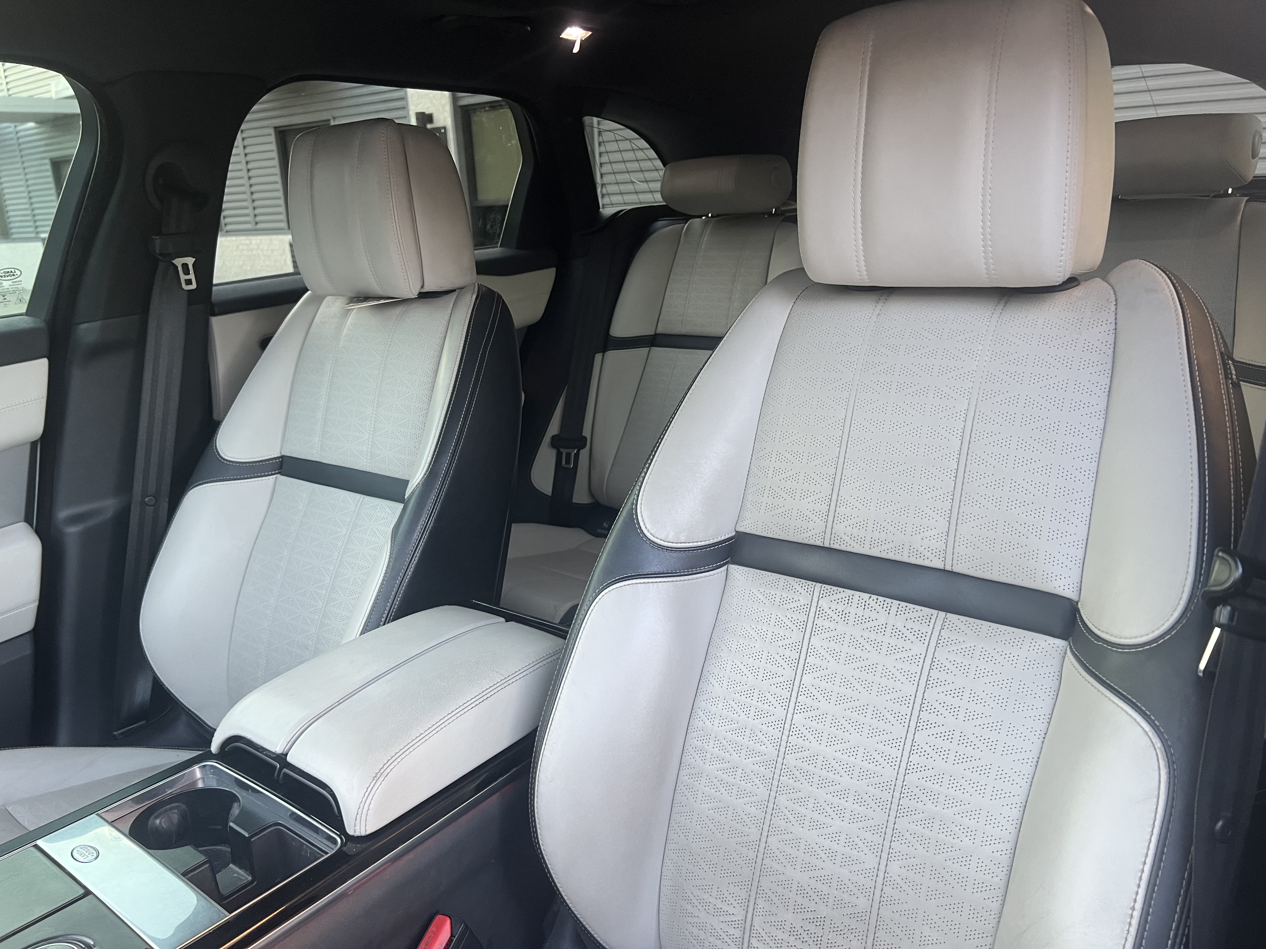 Used 2018 Land Rover Range Rover Velar R-Dynamic SE AWD/4WD image 10