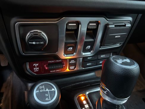 Used 2025 Jeep Wrangler Rubicon w/ Safety Group image 14