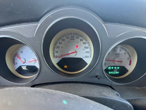 Used 2009 Dodge Avenger SXT image 9