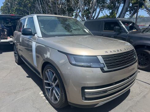 Used 2025 Land Rover Range Rover SE AWD/4WD image 1