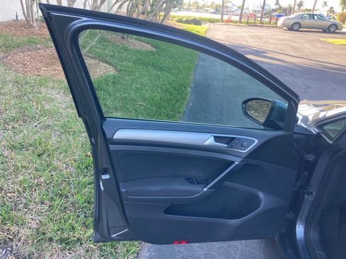 Used 2016 Volkswagen Golf S image 13