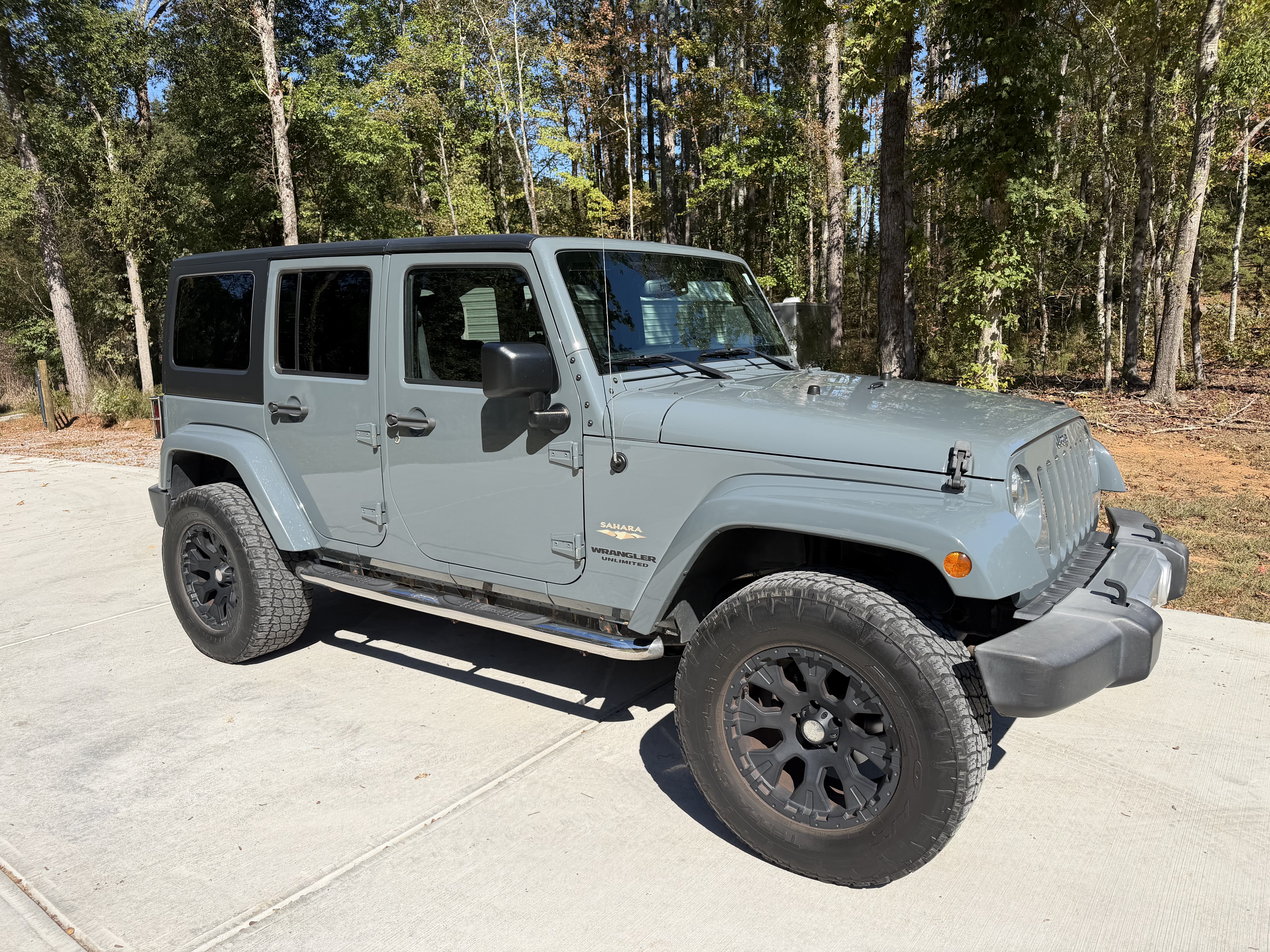 Used 2015 Jeep Wrangler Unlimited Sahara w/ Connectivity Group AWD/4WD image 14