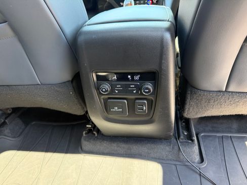 Used 2019 Buick Enclave Premium w/ Experience Buick Package AWD/4WD image 13