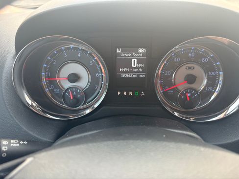 Used 2014 Chrysler Town & Country Touring-L FWD image 15