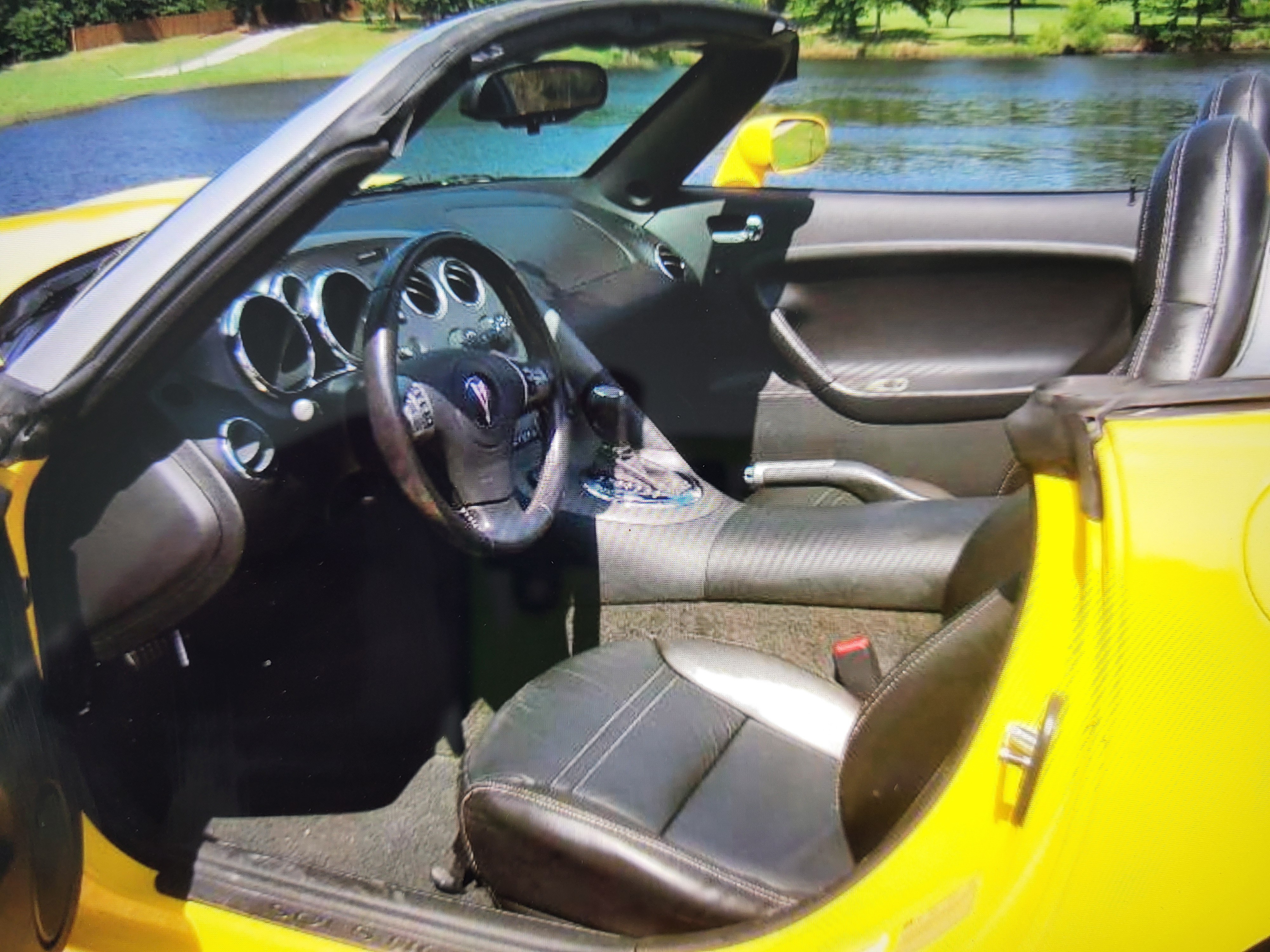 Used 2008 Pontiac Solstice Convertible w/ Premium Package RWD image 4