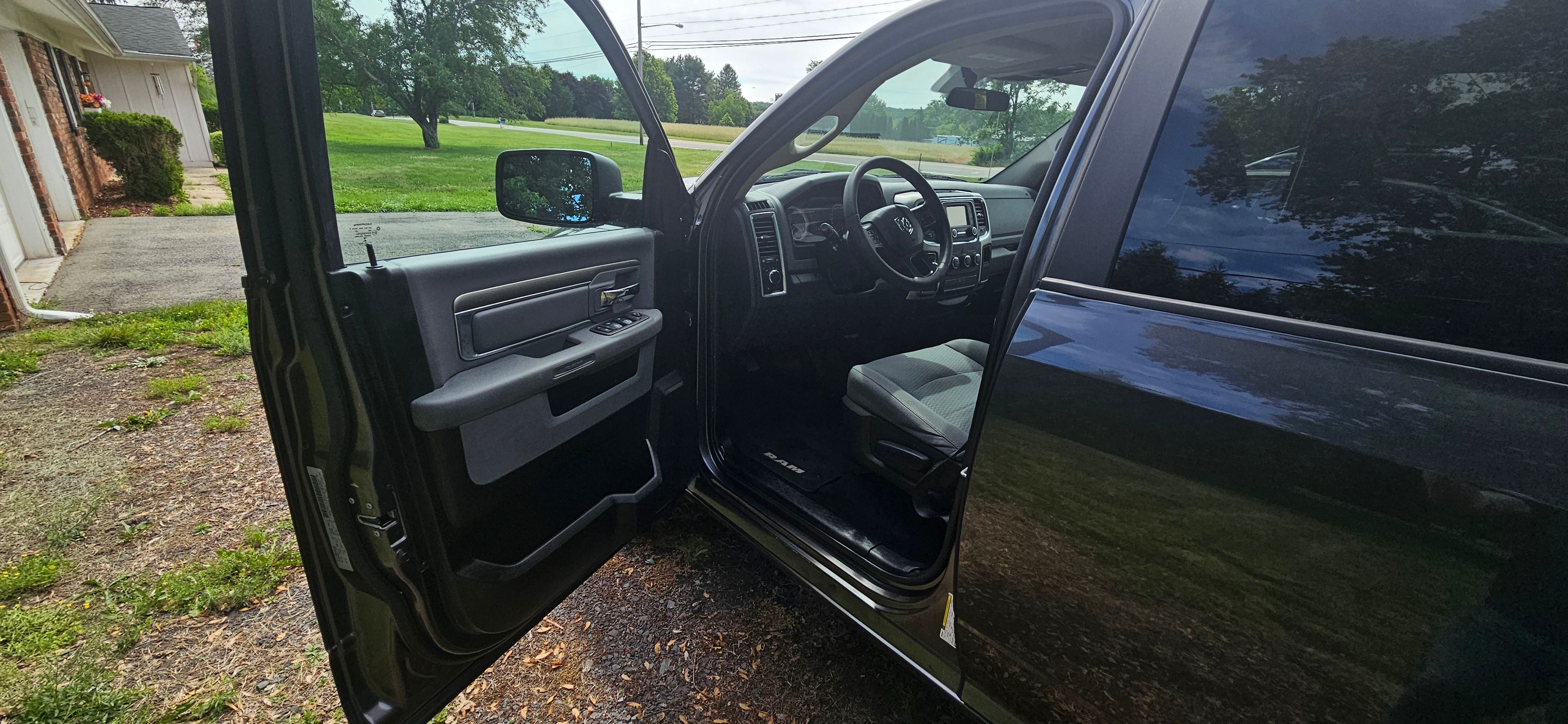 Used 2019 RAM 1500 Classic SLT RWD image 16