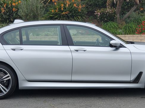 Used 2016 BMW 750i image 8