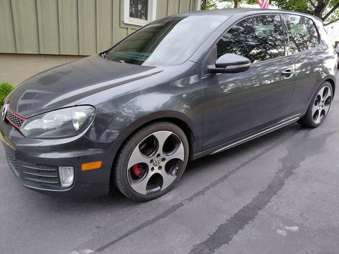 Used 2011 Volkswagen Golf 2-Door image 1