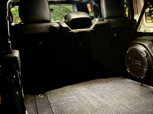 Used 2018 Jeep Wrangler Unlimited Sahara w/ Uconnect 4C Nav & Sound Group AWD/4WD image 13