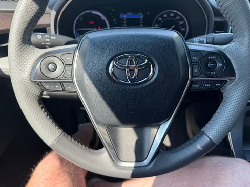 Used 2019 Toyota Avalon Limited w/ Advanced Safety Package FWD image 9