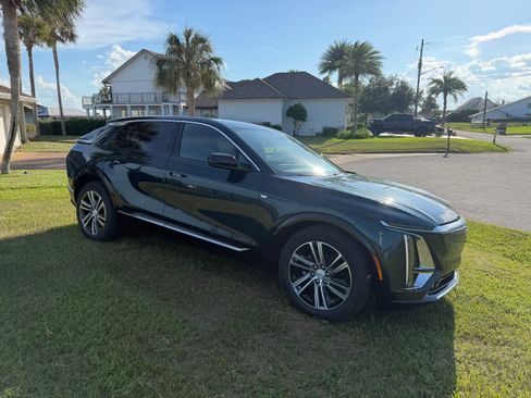 Used 2025 Cadillac Lyriq Luxury RWD image 14