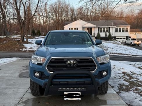 Used 2019 Toyota Tacoma SR5 image 2
