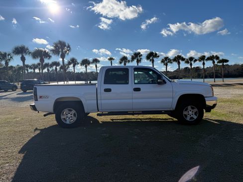 Used 2007 Chevrolet Silverado 1500 LT w/ Onstar Plus Package image 2