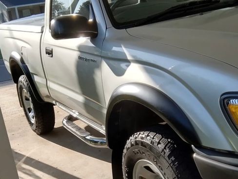 Used 2003 Toyota Tacoma PreRunner RWD image 2