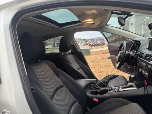 Used 2016 MAZDA MAZDA3 i Touring w/ Popular Equipment Package image 9