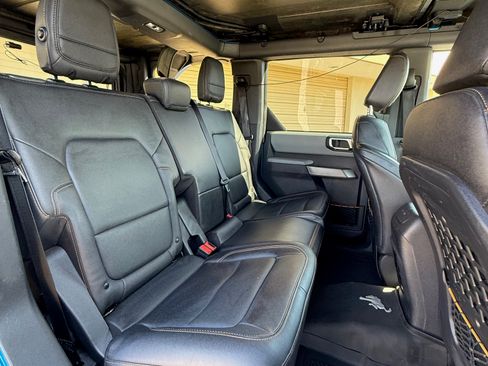 Used 2023 Ford Bronco Badlands image 13