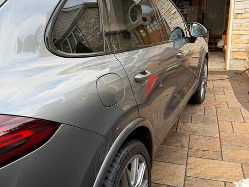 Used 2017 Porsche Cayenne Turbo S image 16