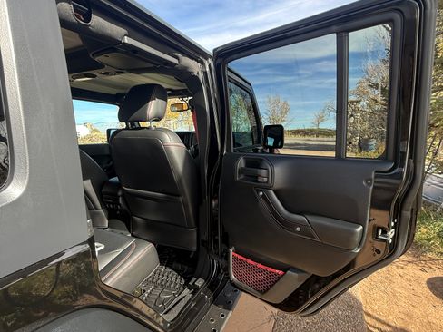 Used 2018 Jeep Wrangler Unlimited Rubicon image 22