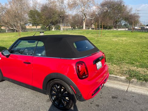 Used 2019 MINI Cooper S w/ Premium Package image 4