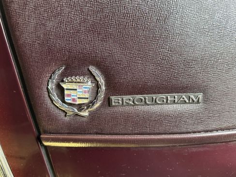 Used 1993 Cadillac Fleetwood Sedan RWD image 6
