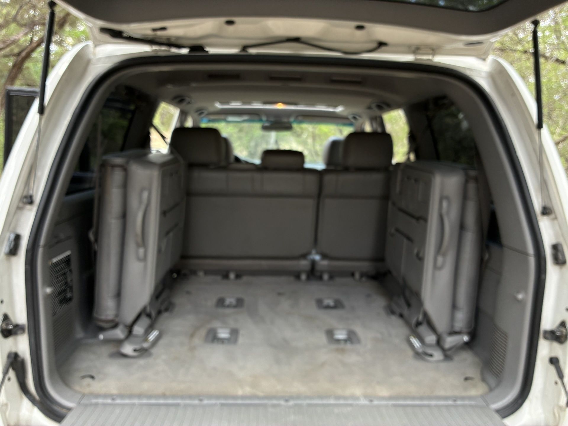 Used 2005 Toyota Land Cruiser AWD/4WD image 28