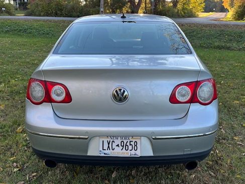 Used 2008 Volkswagen Passat VR6 image 4