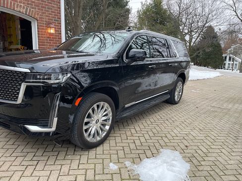 Used 2023 Cadillac Escalade ESV Premium Luxury image 1