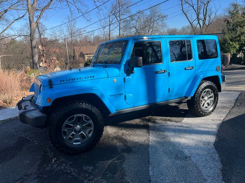 Used 2018 Jeep Wrangler Unlimited Rubicon w/ Connectivity Group image 1