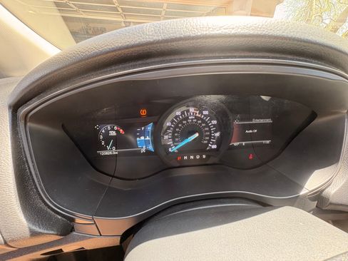 Used 2018 Ford Fusion SE w/ Equipment Group 201A FWD image 12