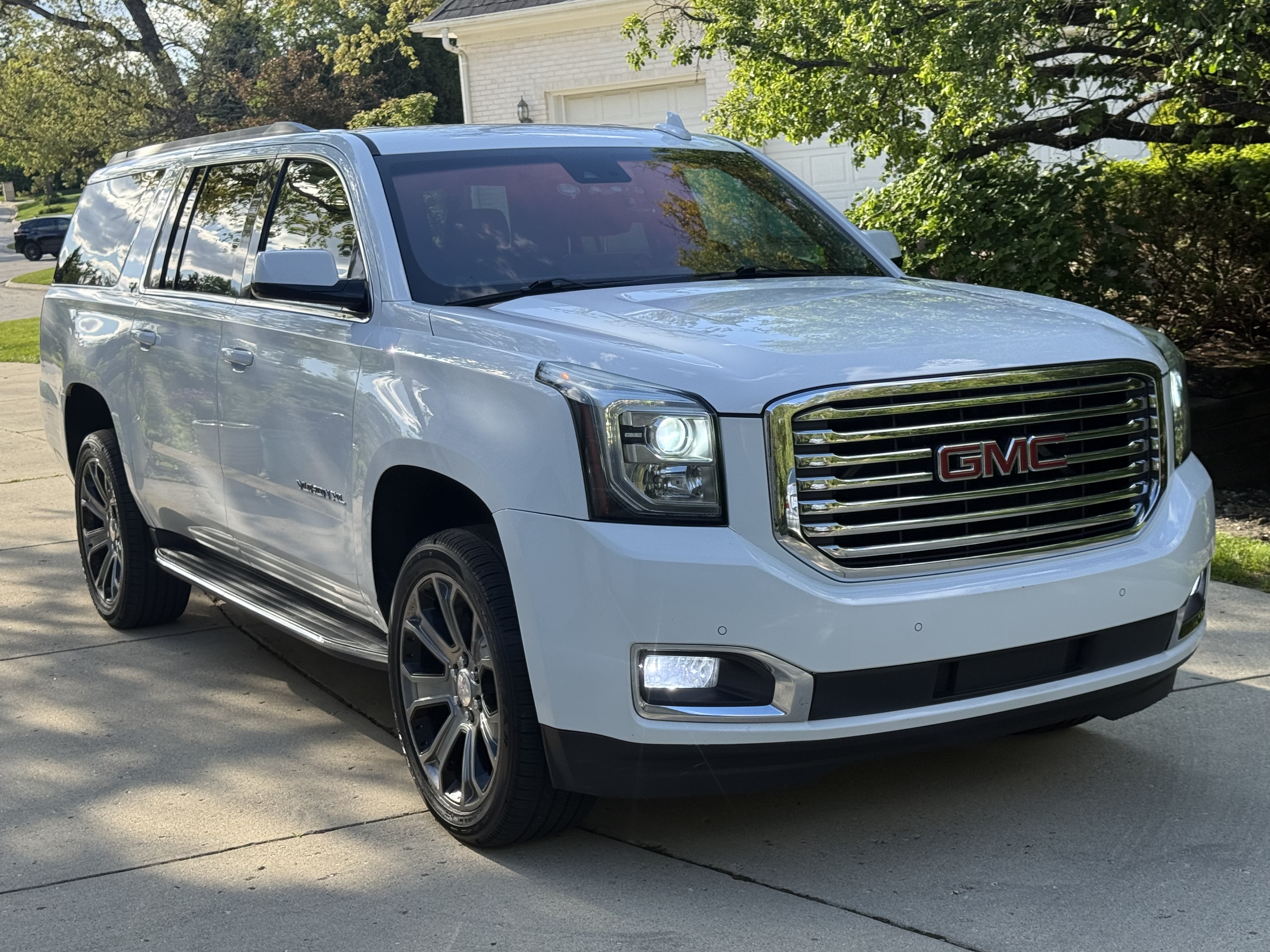 Used 2016 GMC Yukon XL SLE w/ Convenience Package RWD image 1