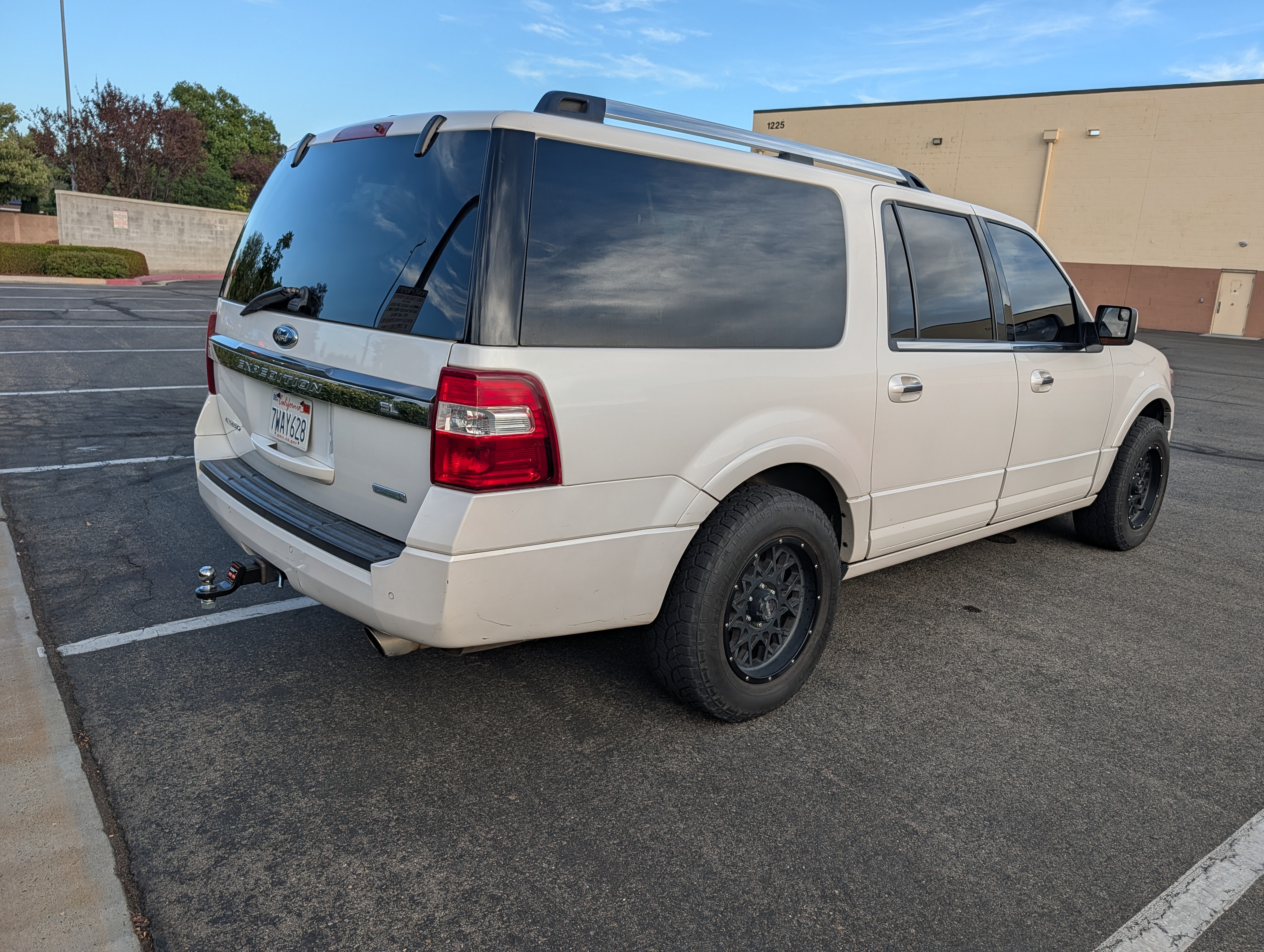 Used 2015 Ford Expedition EL Limited w/ Equipment Group 301A AWD/4WD image 8
